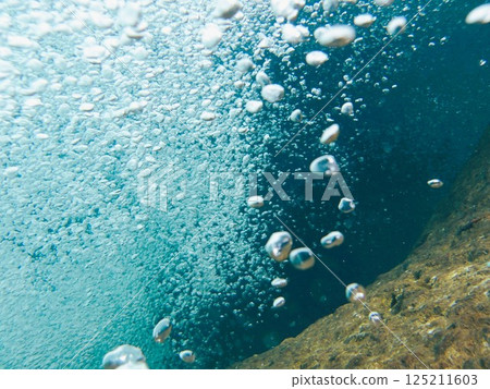 Bubbles in a clear stream Bubbles in a clear stream 125211603