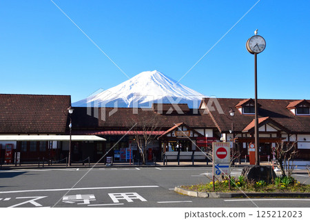 富士山麓電鐵河口湖站 富士山 富士山麓電鐵河口湖站 富士山 125212023