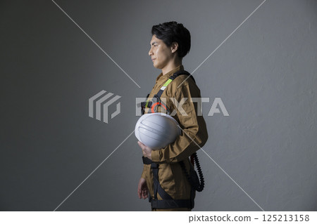 Male worker wearing a full harness 125213158