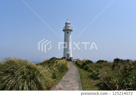 Lighthouse standing on the cape 125214072