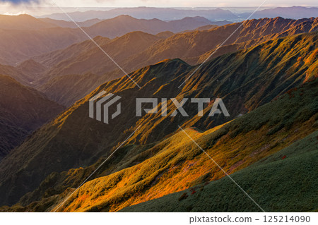 從紋內山眺望飯豐連峰的日落 從紋內山眺望飯豐連峰的日落 125214090