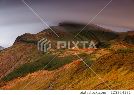 從飯豐山脈的門內小屋眺望夕陽下的北又山 125214181