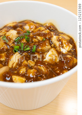 Delicious mapo tofu bento 125215369