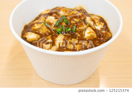 Delicious mapo tofu bento 125215374