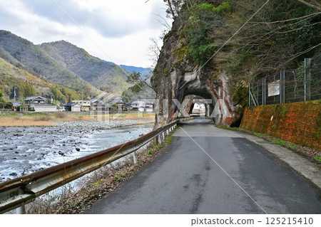 Scenic spot in Shiso City: "Yoinodomon" Scenic spot in Shiso City: "Yoinodomon" 125215410