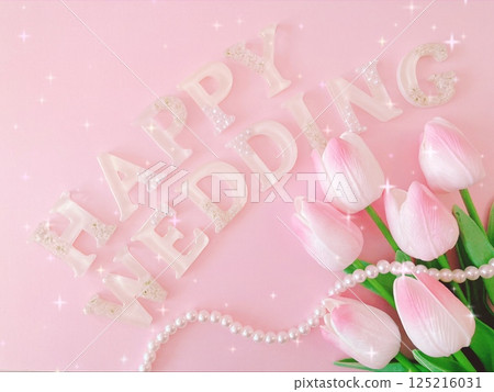 婚禮快樂字母與粉紅鬱金香 125216031