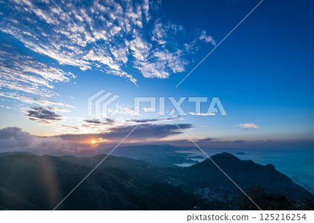 Mystical Twilight: Dancing Clouds Between Mountain and Sea in Ruifang. 125216254
