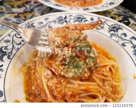 Blue crab spaghetti with tomato cream sauce 125216376