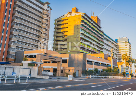 A view of the row of accommodation facilities on Benten Island in Hamamatsu City after sunrise (Shizuoka Prefecture) A view of the row of accommodation facilities on Benten Island in Hamamatsu City after sunrise (Shizuoka Prefecture) 125216470