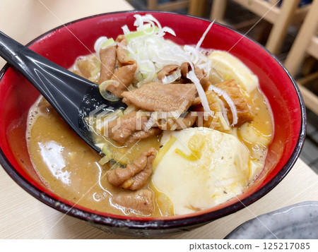 Miso-based stewed pork offal and tofu 125217085