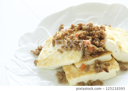 豆腐牛排配肉味噌醬 豆腐牛排配肉味噌醬 125218393