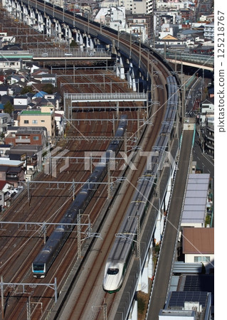 東北新幹線、上越新幹線E2系（200系彩色、綠色條紋車廂） 125218767