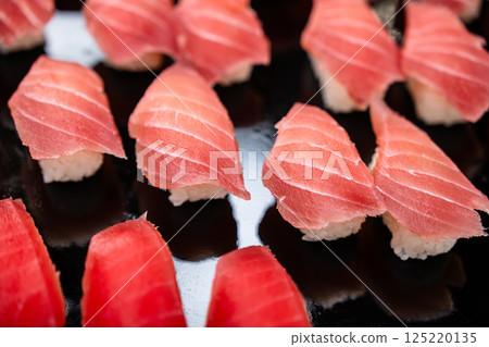 美味的鮪魚握壽司 美味的鮪魚握壽司 125220135