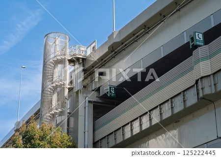 首都高速公路三澤線的緊急樓梯 125222445