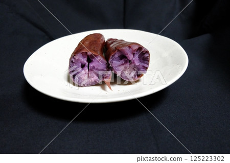 Baked sweet potato (purple sweet potato) Baked sweet potato (purple sweet potato) 125223302