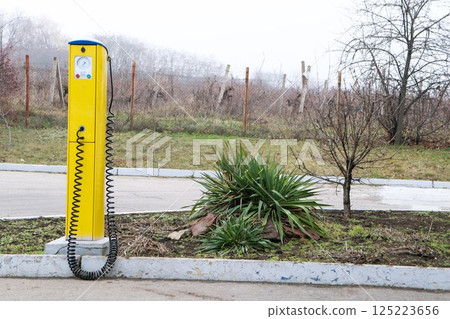 A device that inflates the wheels of cars with compressed air 125223656