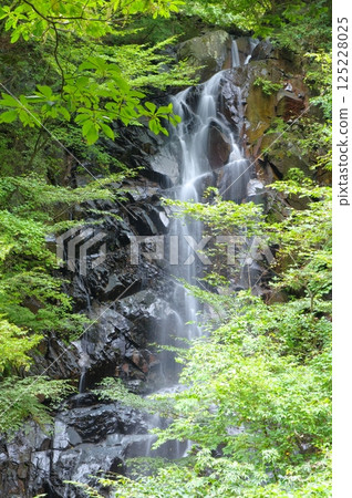 Summer Fuefuki River, famous waterfall Ichinokama, and Kamazawa Falls Summer Fuefuki River, famous waterfall Ichinokama, and Kamazawa Falls 125228025