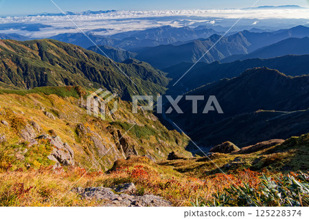 Autumn in the Iide mountain range, the morning sun above the clouds as seen from Mt. Kitamata, and the Zao mountain range 125228374