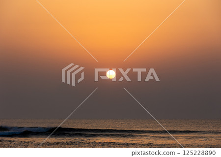 海和日出 125228890