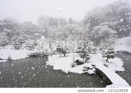 Beautiful snowy Kanazawa Castle Gyokuseninmaru Garden Beautiful snowy Kanazawa Castle Gyokuseninmaru Garden 125228939