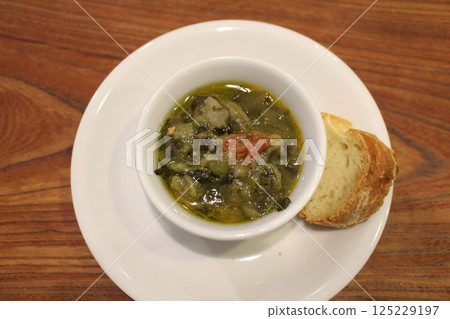Italian cuisine: Vegetable soup Italian cuisine: Vegetable soup 125229197