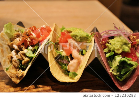墨西哥菜：Taco套餐（雞肉、蝦仁酪梨、鮪魚酪梨） 125230288