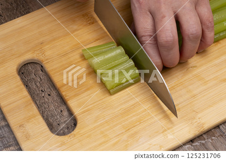 從準備白屈菜到在陶罐裡煮飯的過程 125231706