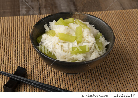 Rice cooked with butterbur in a clay pot Rice cooked with butterbur in a clay pot 125232117