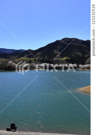 彈簧垂釣者 125232539