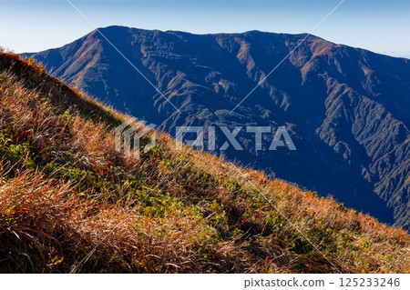 Autumnal colors of the Iide mountain range. Mt. Dainichi seen from Mt. Baikabiraki Autumnal colors of the Iide mountain range. Mt. Dainichi seen from Mt. Baikabiraki 125233246