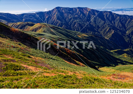 Mount Dainichi seen from the Iide mountain range's main ridgeline trail 125234070