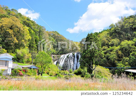 Ryumon Falls in Aira City, Kagoshima Prefecture Ryumon Falls in Aira City, Kagoshima Prefecture 125234642