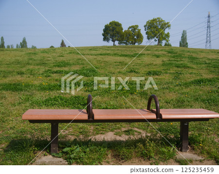 Park bench Park bench 125235459