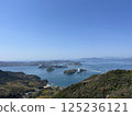 A beautiful bridge connecting the Seto Inland Sea and islands, and a spectacular view of the blue sky 125236121