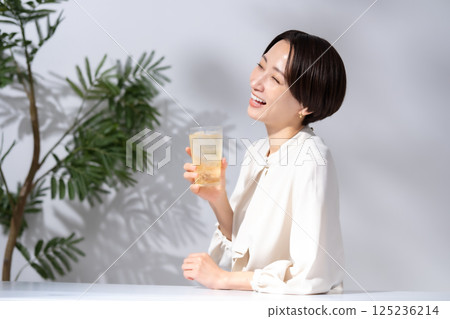 女人喝高球 125236214