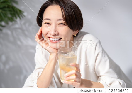 女人喝高球 125236253