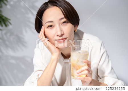 女人喝高球 125236255