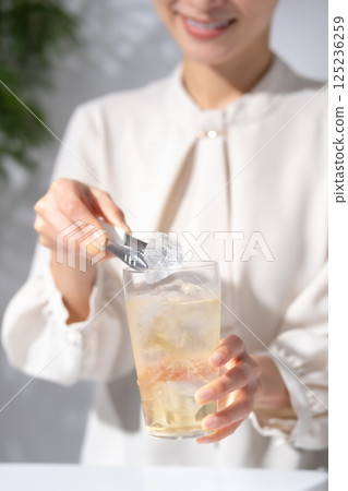 製作高球的女人 125236259