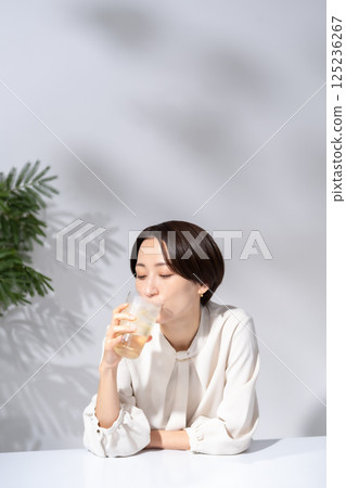 女人喝高球 125236267