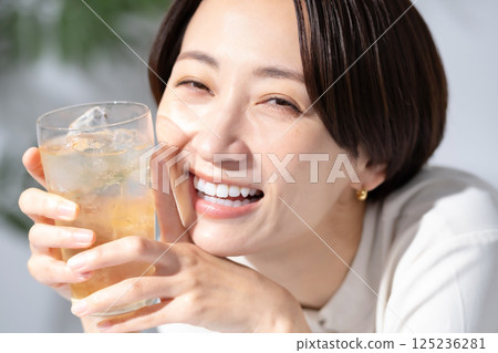 女人喝高球 125236281