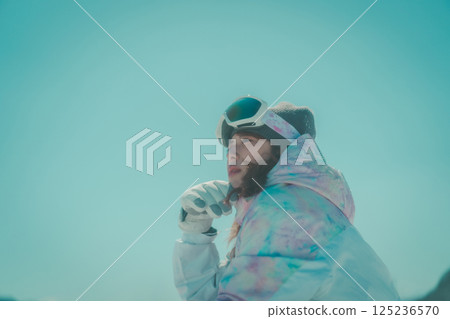 snowboarder, snowboard, snowboarding 125236570