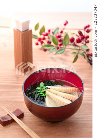 Young bamboo shoot soup (bamboo shoot and seaweed soup) Young bamboo shoot soup (bamboo shoot and seaweed soup) 125237047
