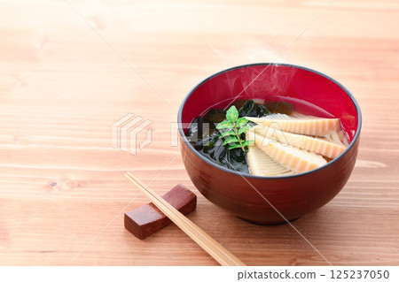 Young bamboo shoot soup (bamboo shoot and seaweed soup) Young bamboo shoot soup (bamboo shoot and seaweed soup) 125237050