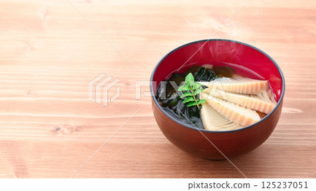 Young bamboo shoot soup (bamboo shoot and seaweed soup) Young bamboo shoot soup (bamboo shoot and seaweed soup) 125237051