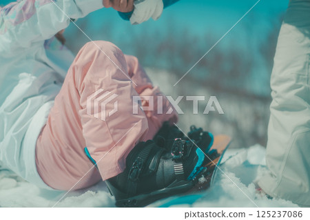 snowboarder, snowboard, snowboarding 125237086