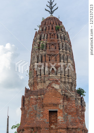 Wat Phra Si Rattana Mahathat temple Suphanburi 125237323