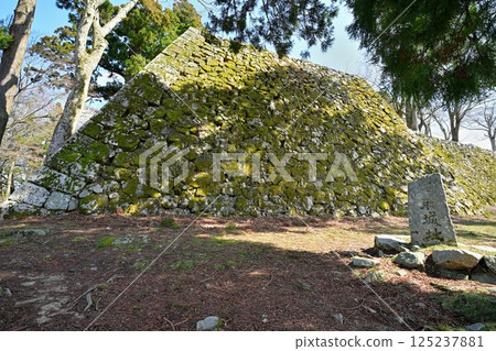 Yamato Province, Nara "Takatori Castle" - High stone walls of the main citadel and blue sky Yamato Province, Nara "Takatori Castle" - High stone walls of the main citadel and blue sky 125237881
