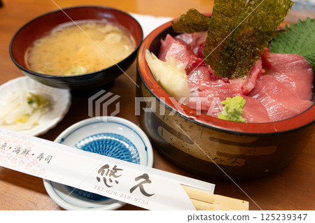 美味的金槍魚碗 美味的金槍魚碗 125239347