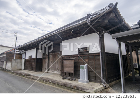 茨城縣櫻川市真壁地區傳統建築物群保護區登記有形文化財產（建築物）【山中家長屋門】 125239635