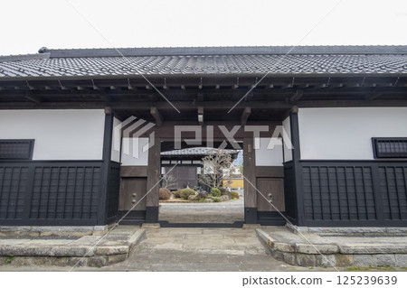 茨城縣櫻川市真壁地區傳統建築物群保護區登記有形文化遺產（建築物）【細穀家住宅、長屋門】 125239639
